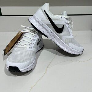 Women's Nike Tennis Shoes, Size 6.5, NEW